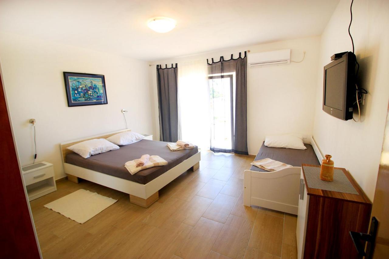 The Peaceful Vacation Apartment Metajna Exterior photo